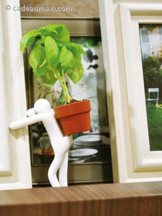 Figurine avec son pot