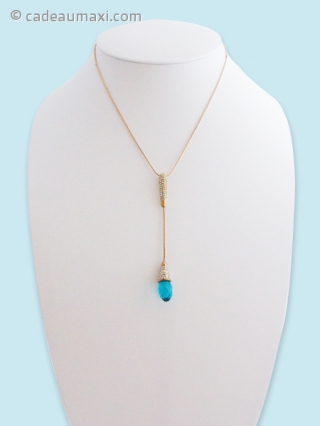 Collier avec long pendentif à pierre bleue
