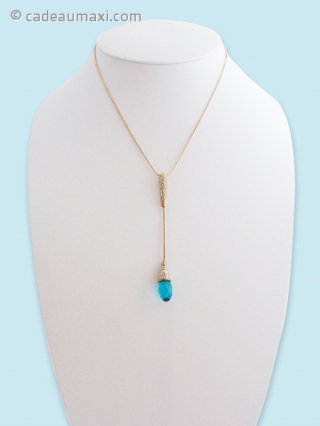 Collier avec long pendentif à pierre bleue