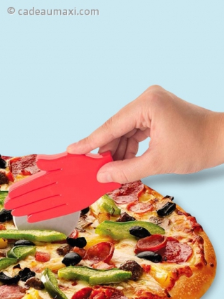 Roulette pour pizza en forme de main
