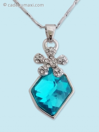 Collier à pendentif fleur et fausse pierre turquoise