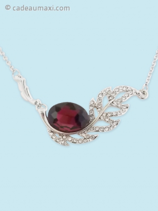 Collier avec pendentif feuille à strass et pierre rouge