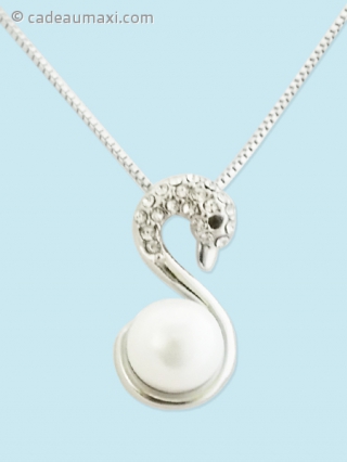 Collier avec pendentif perle et strass
