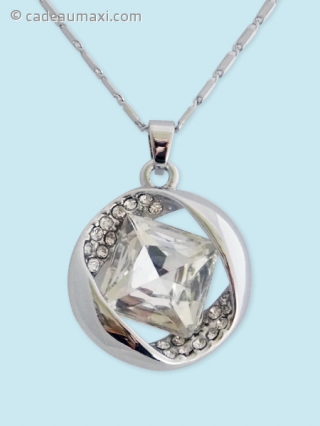 Collier à pendentif anneau, cristal et strass