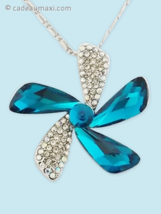 Collier argenté avec pendentif fleur à strass et pierres turquoise