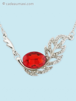 Collier argenté avec pendentif feuille et pierre rouge