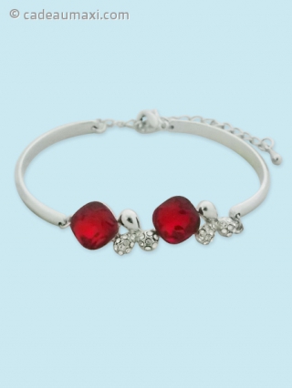Bracelet argenté avec pierres rouges et trèfles à strass
